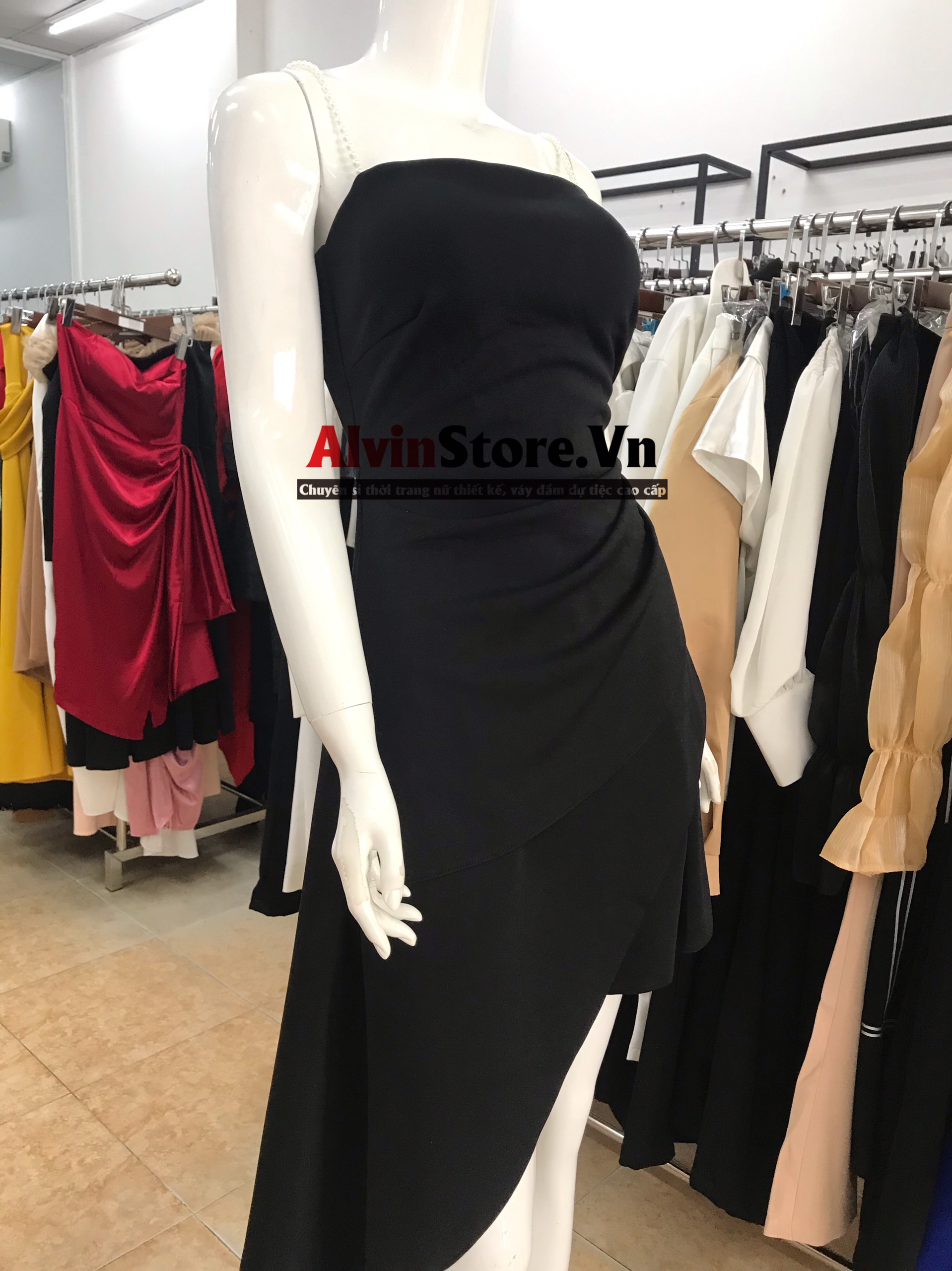 Đầm xòe kiểu hai dây cúp ngực xéo lai (Đen)