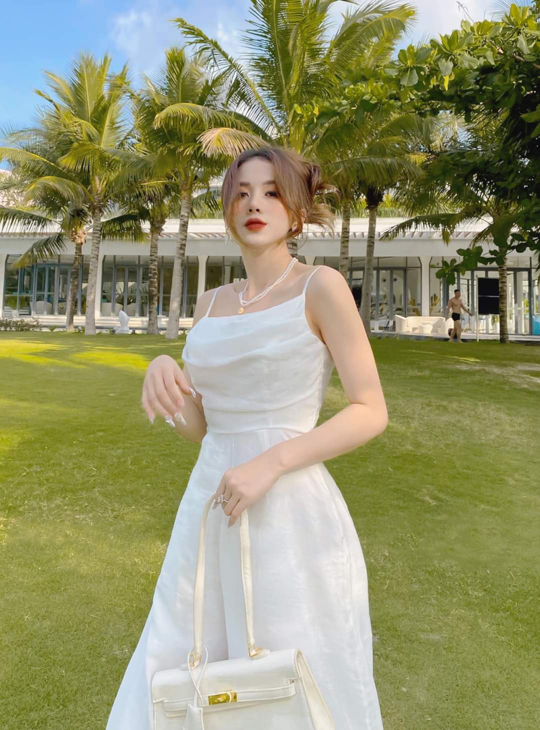 Jumpsuit dài ống loe rộng hai tầng áo hai dây cổ đổ (Đen)