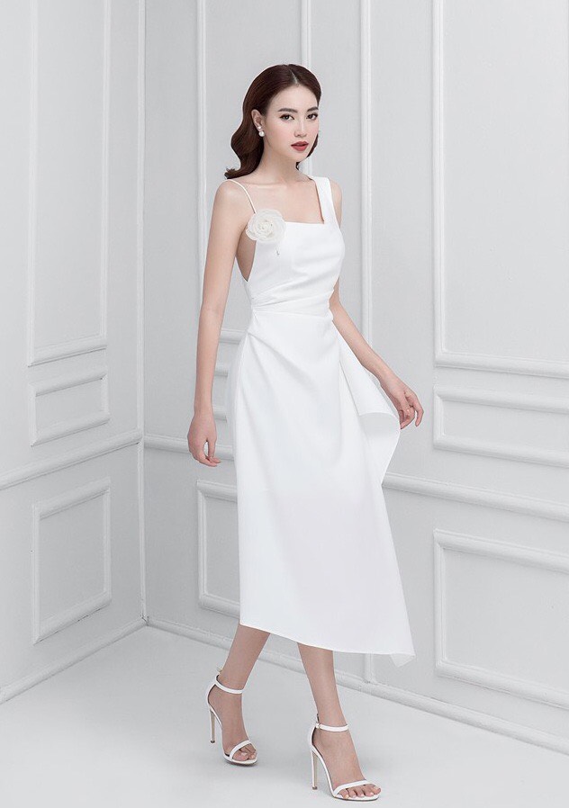 Đầm xòe kiểu 1 dây kèm hoa sang trọng (Nâu)