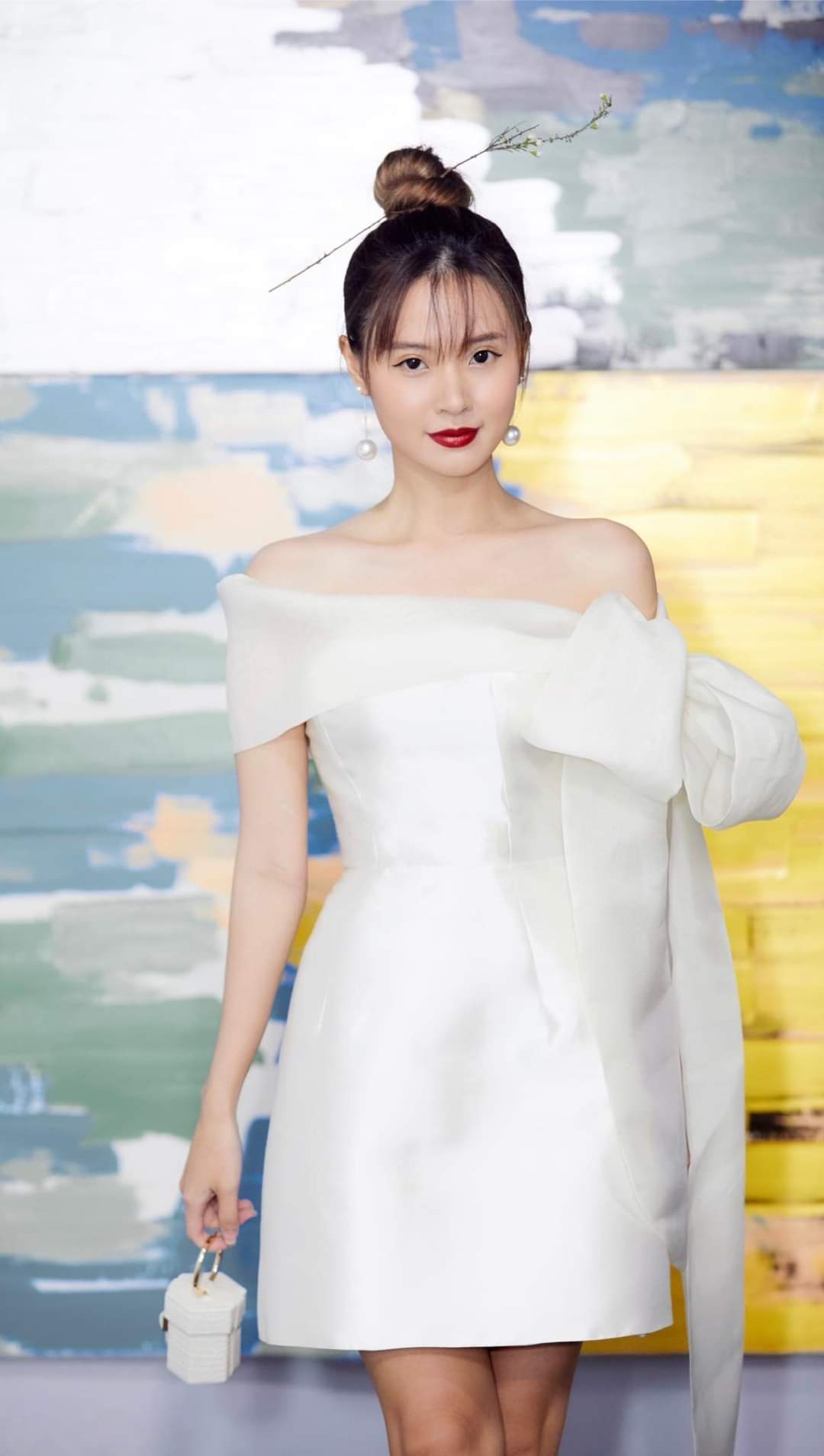 Đầm dáng xòe ngắn lệch vai phối nơ hợp đi tiệc