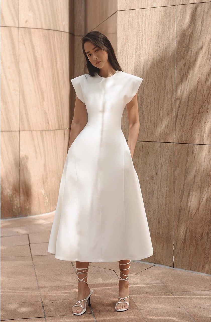 Đầm xoè dài kiểu tay liền phối túi (Trắng)