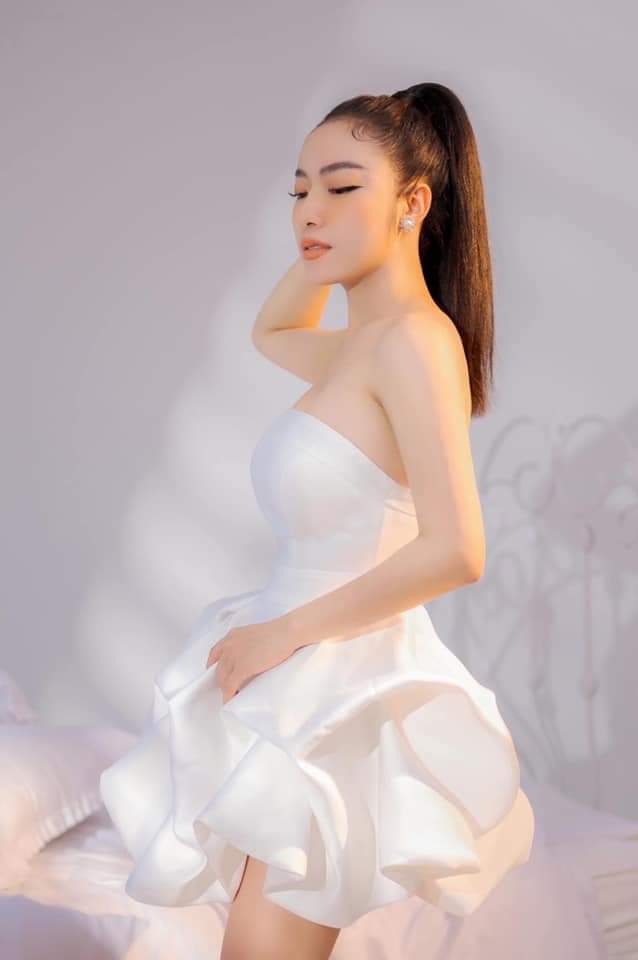 Đầm xòe ngắn cúp ngực tùng xếp phồng (Trắng)