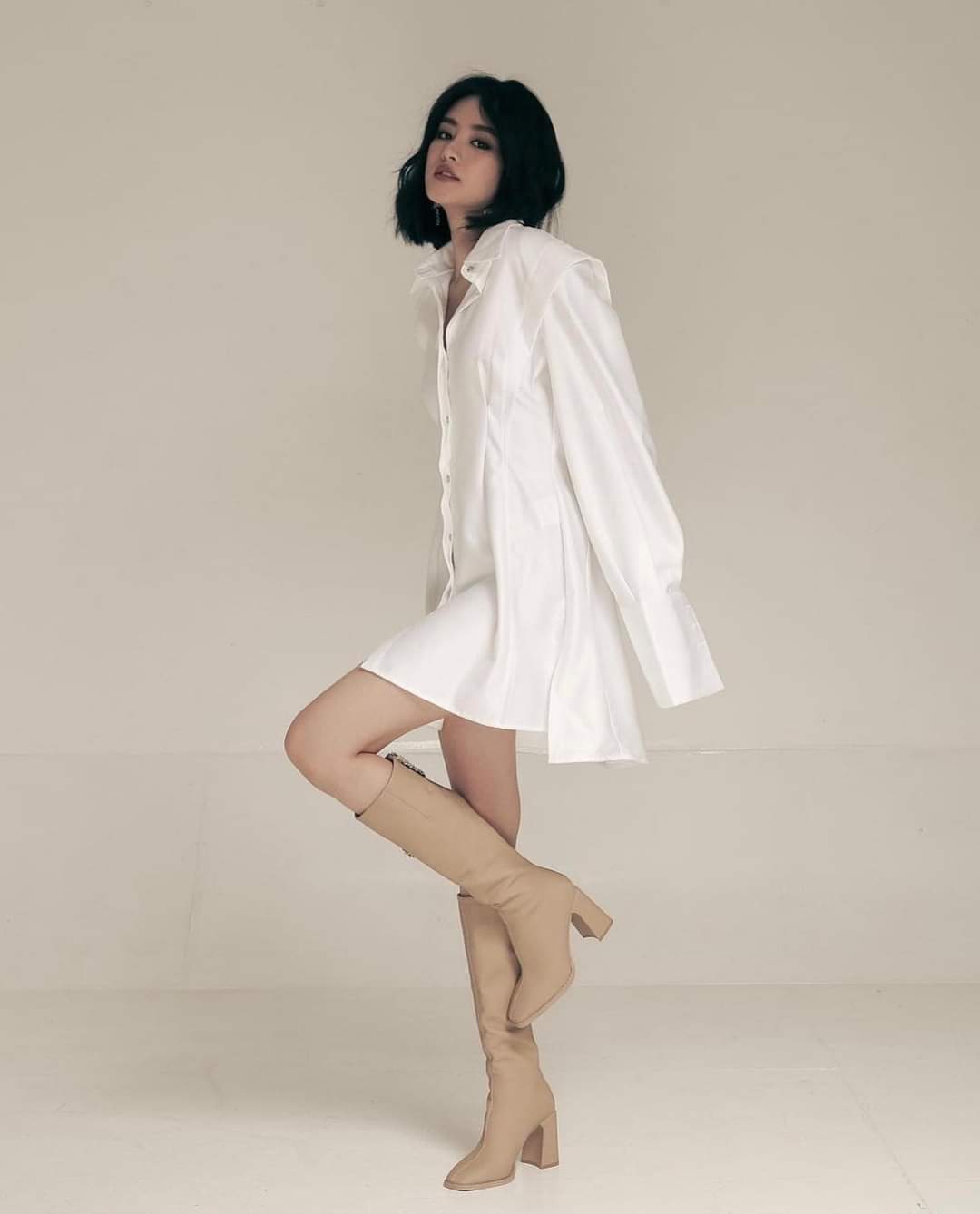 Set áo quần kiểu áo sơmi tay dài phối nút và quần short