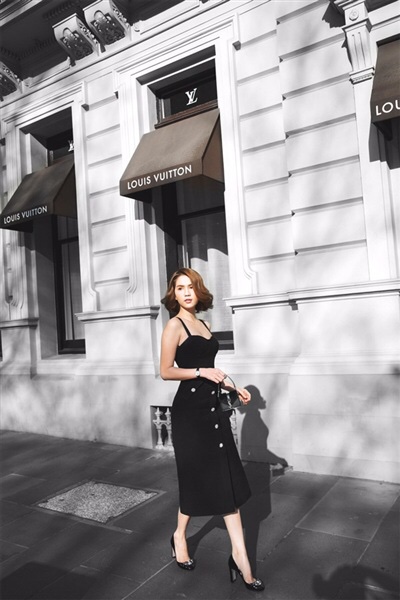 Đầm xòe kiểu hai dây chữa A kết nút phối túi