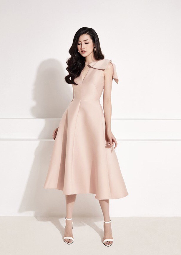 Đầm xòe dài kiểu cổ tim nơ vai (Nude)