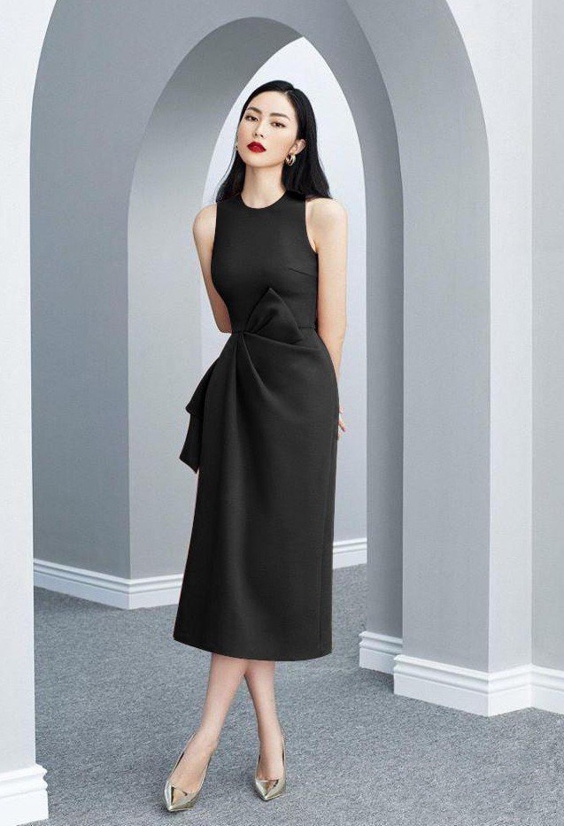 Đầm xòe kiểu sát nách xếp ly nơ eo (Trắng)