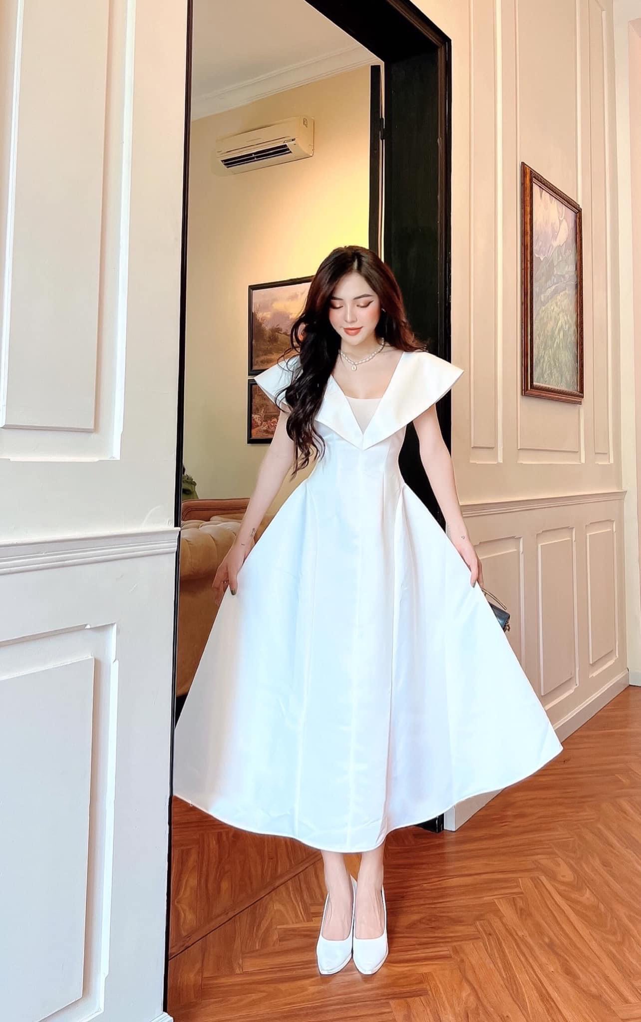 Đầm xòe dáng dài cổ V phối tay dự tiệc