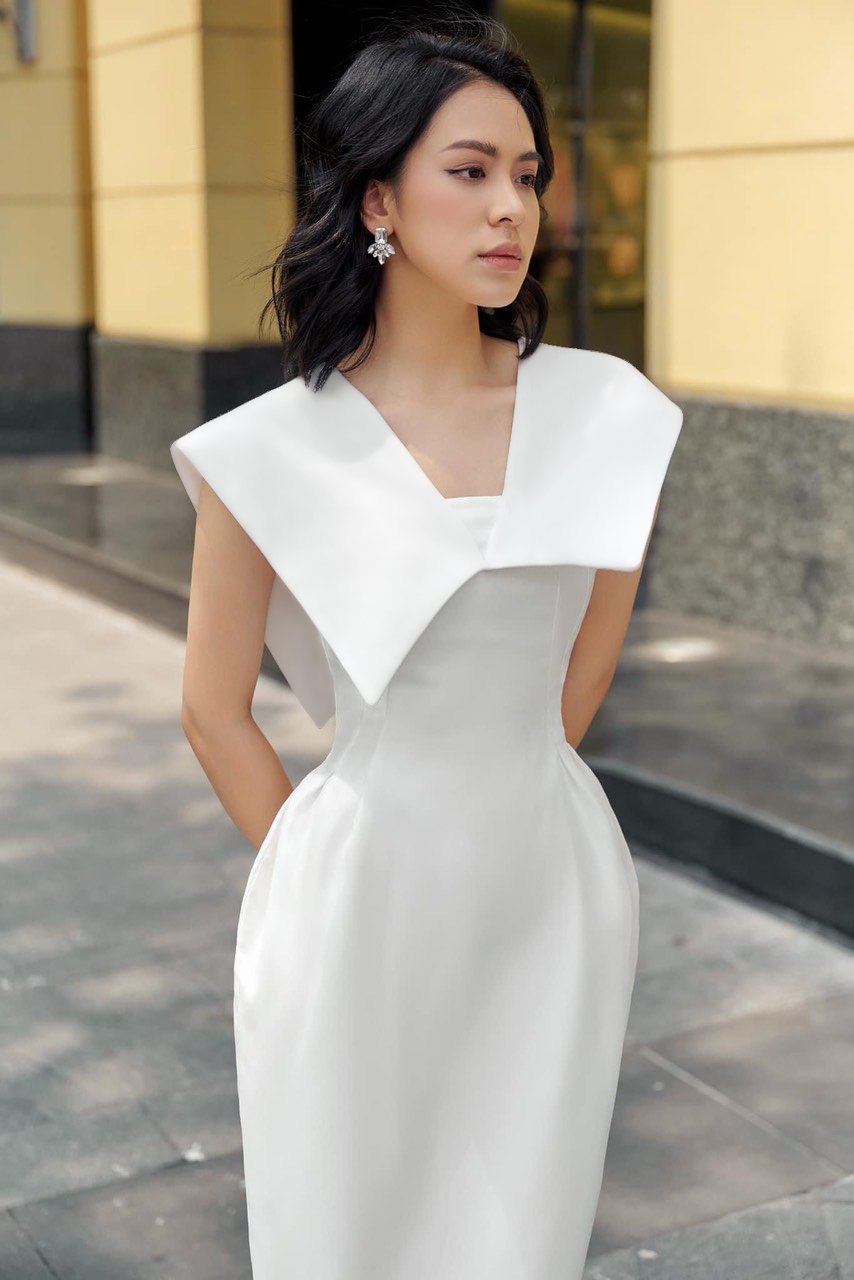 Đầm ôm body dáng dài sát nách phối bèo cổ