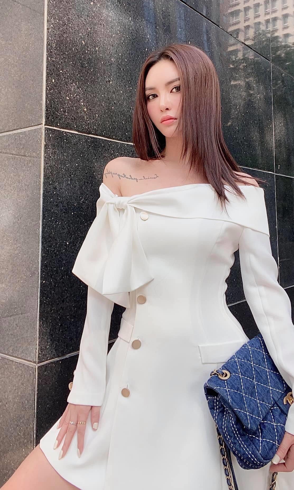 Đầm xoè kiểu hở vai nơ tay dài phối túi (Đen)