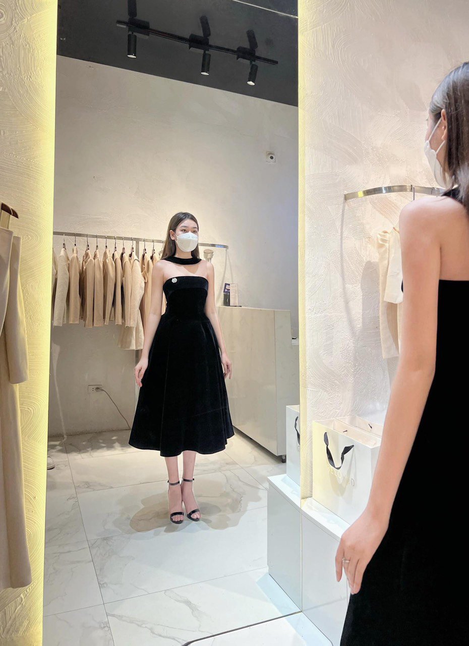 Đầm xòe dáng dài cúp ngực choàng cổ hai dây sau