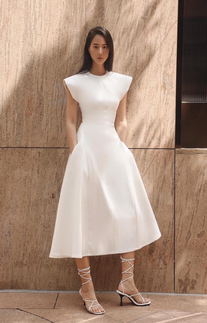 Đầm xoè dài kiểu tay liền phối túi (Trắng)