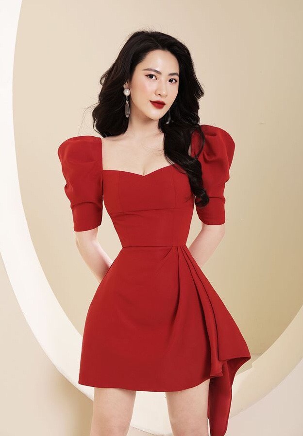 Đầm xoè kiểu cổ vuông tay phồng xếp ly