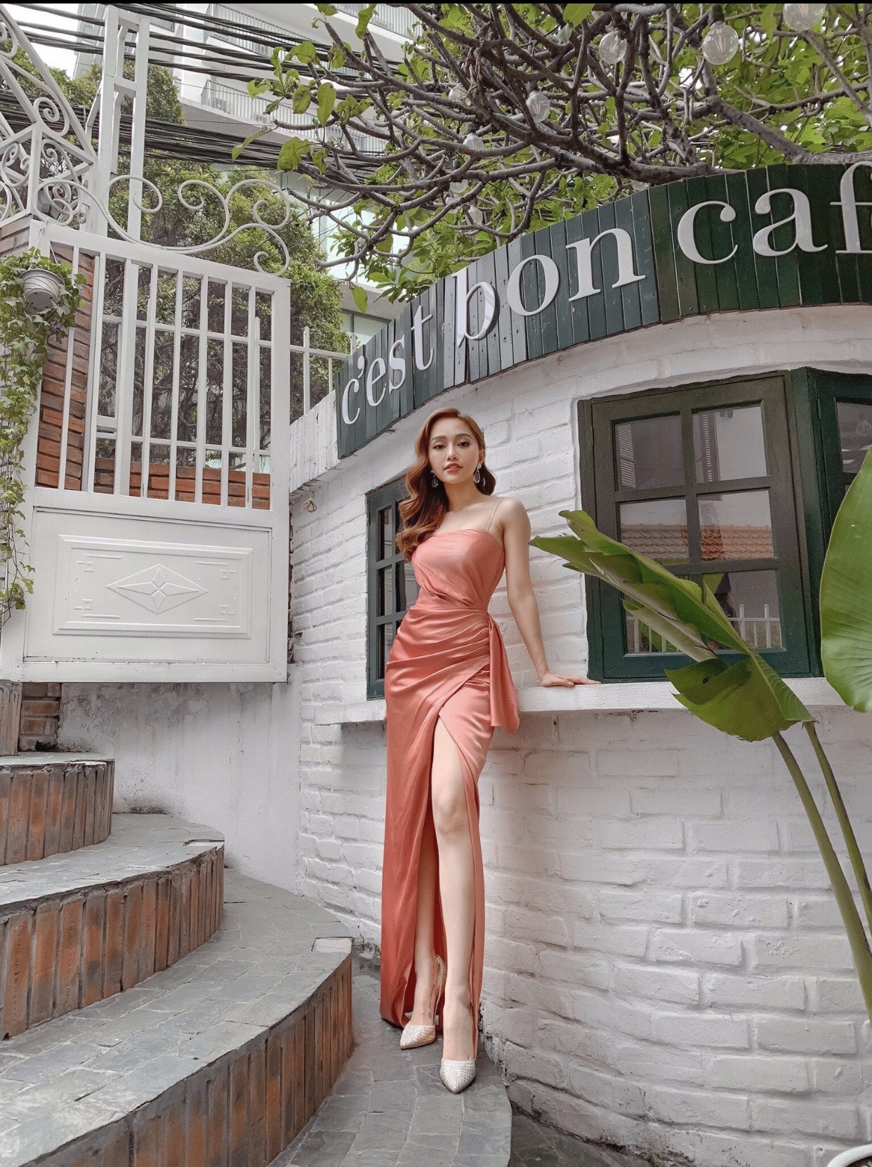 Đầm dạ hội kiểu 2 dây cúp ngực xẻ tà nơ eo sang trọng (Đỏ)