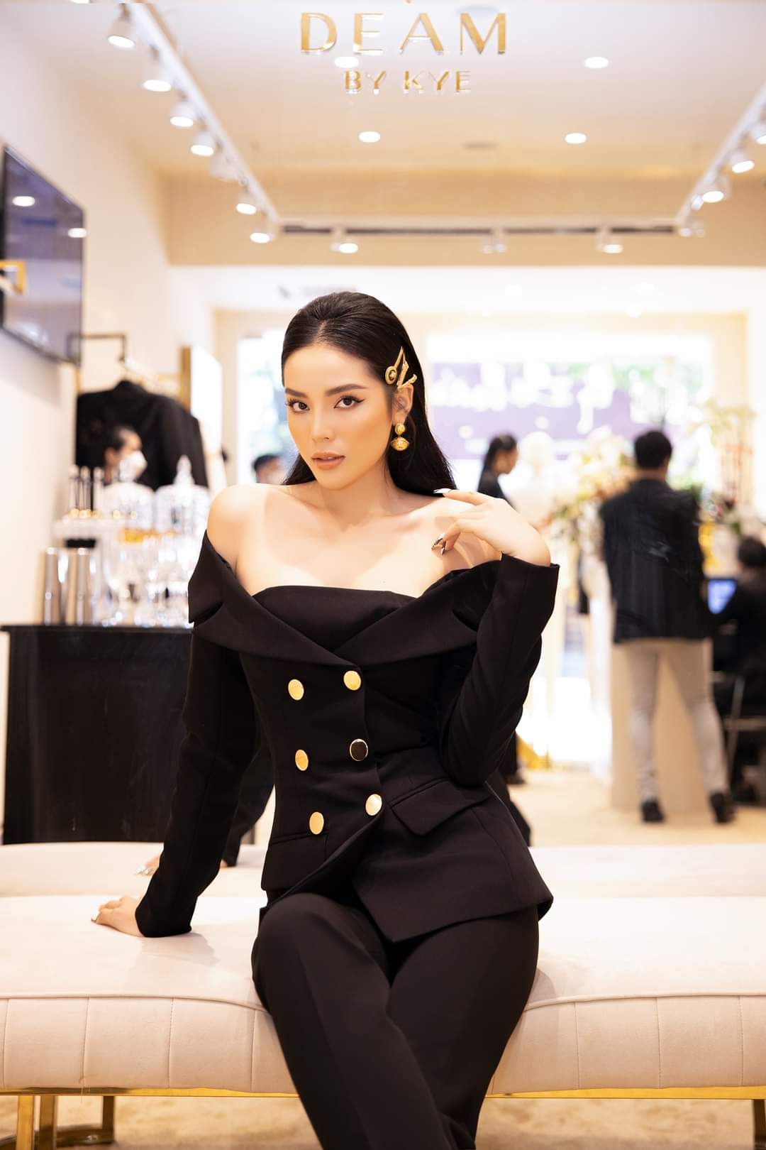 Set áo quần kiểu vest tay dài hở vai phối quần ống suông