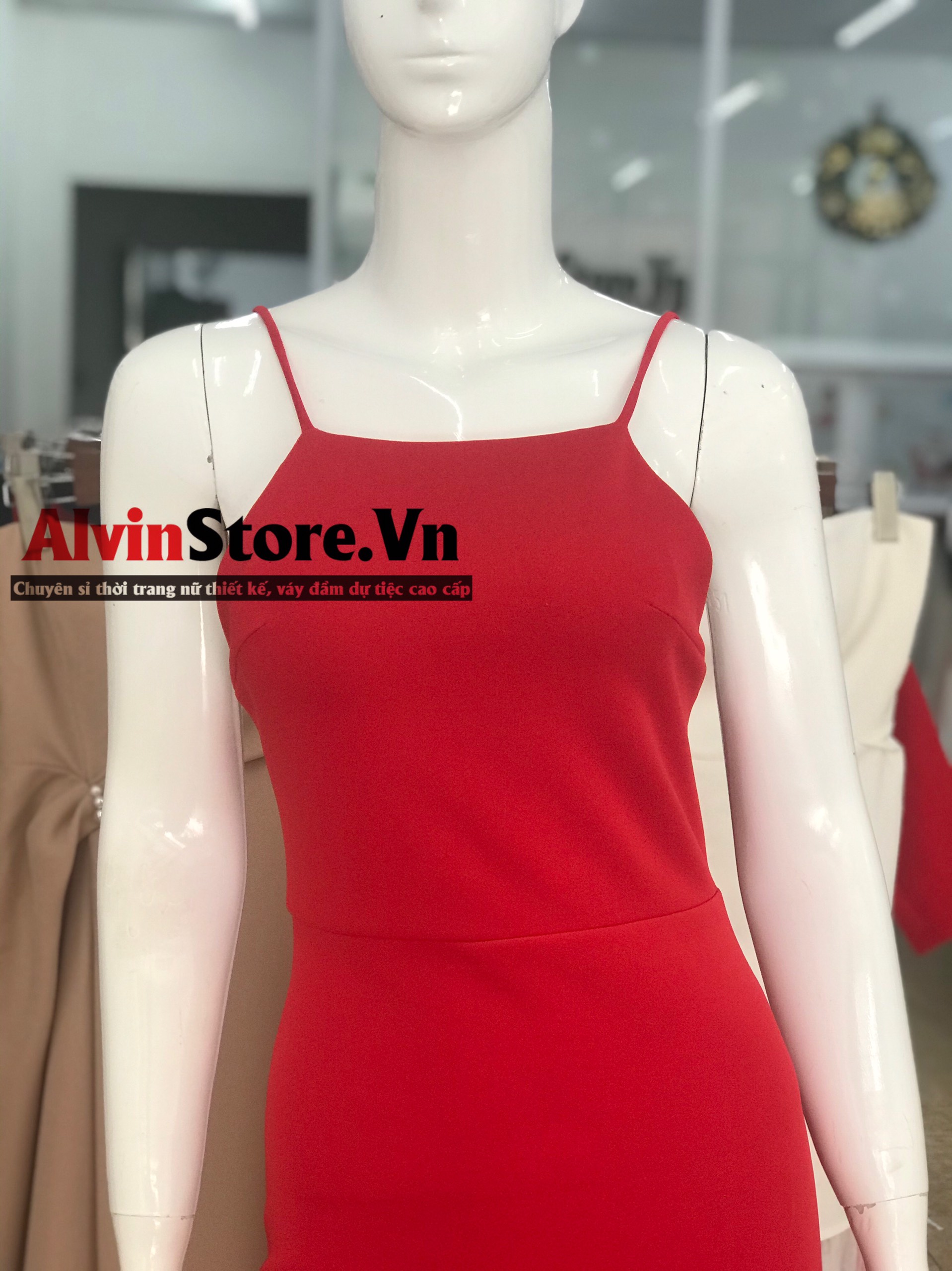 Đầm Ngọc Trinh ôm body kiểu hở lưng hai dây (đen)