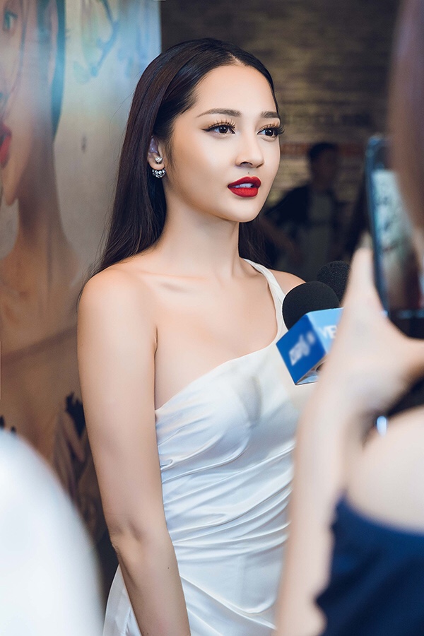 Đầm dạ hội kiểu lệch vai xẻ đùi sang trọng (Đen)