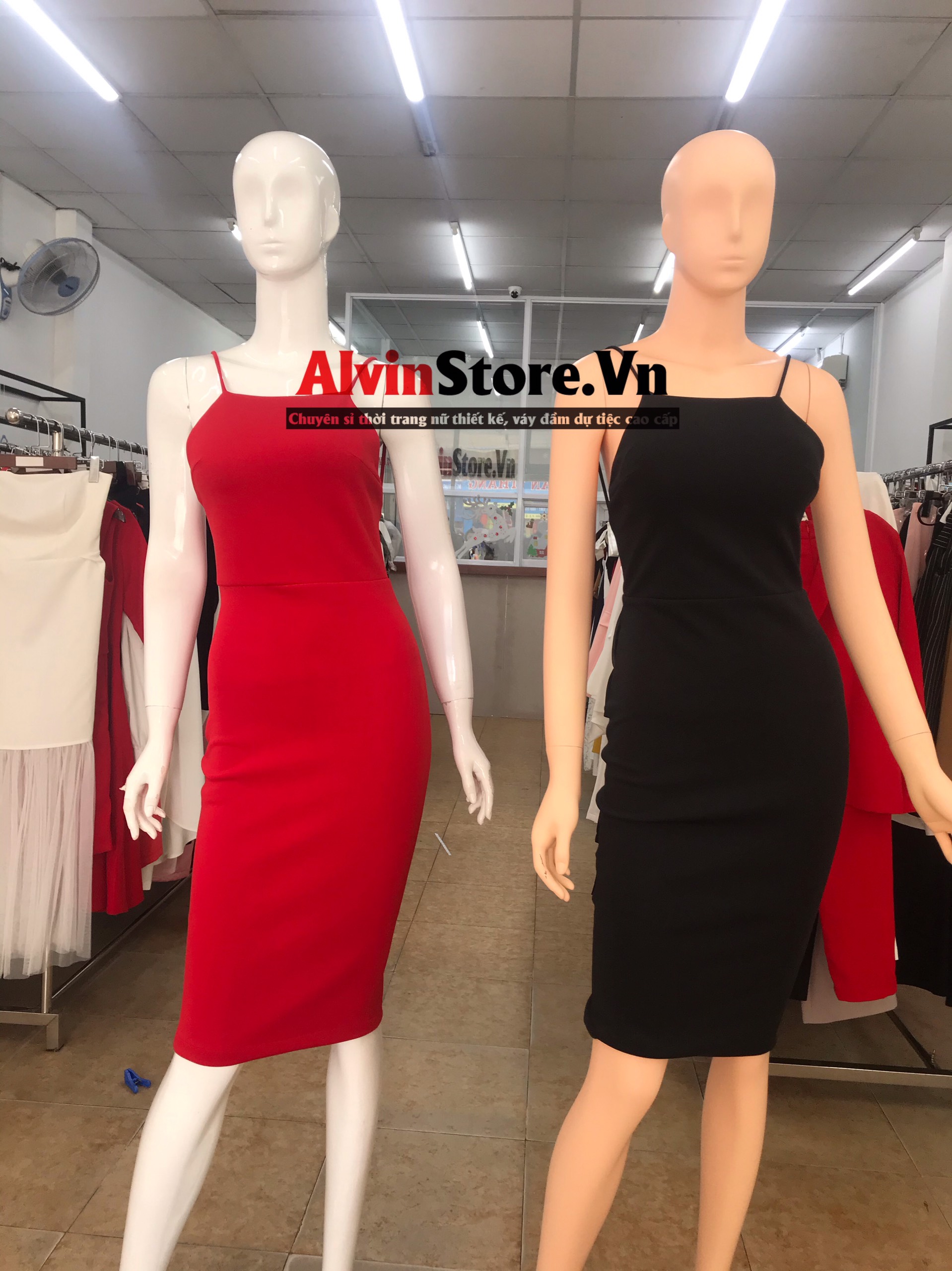 Đầm Ngọc Trinh ôm body kiểu hở lưng hai dây (đen)