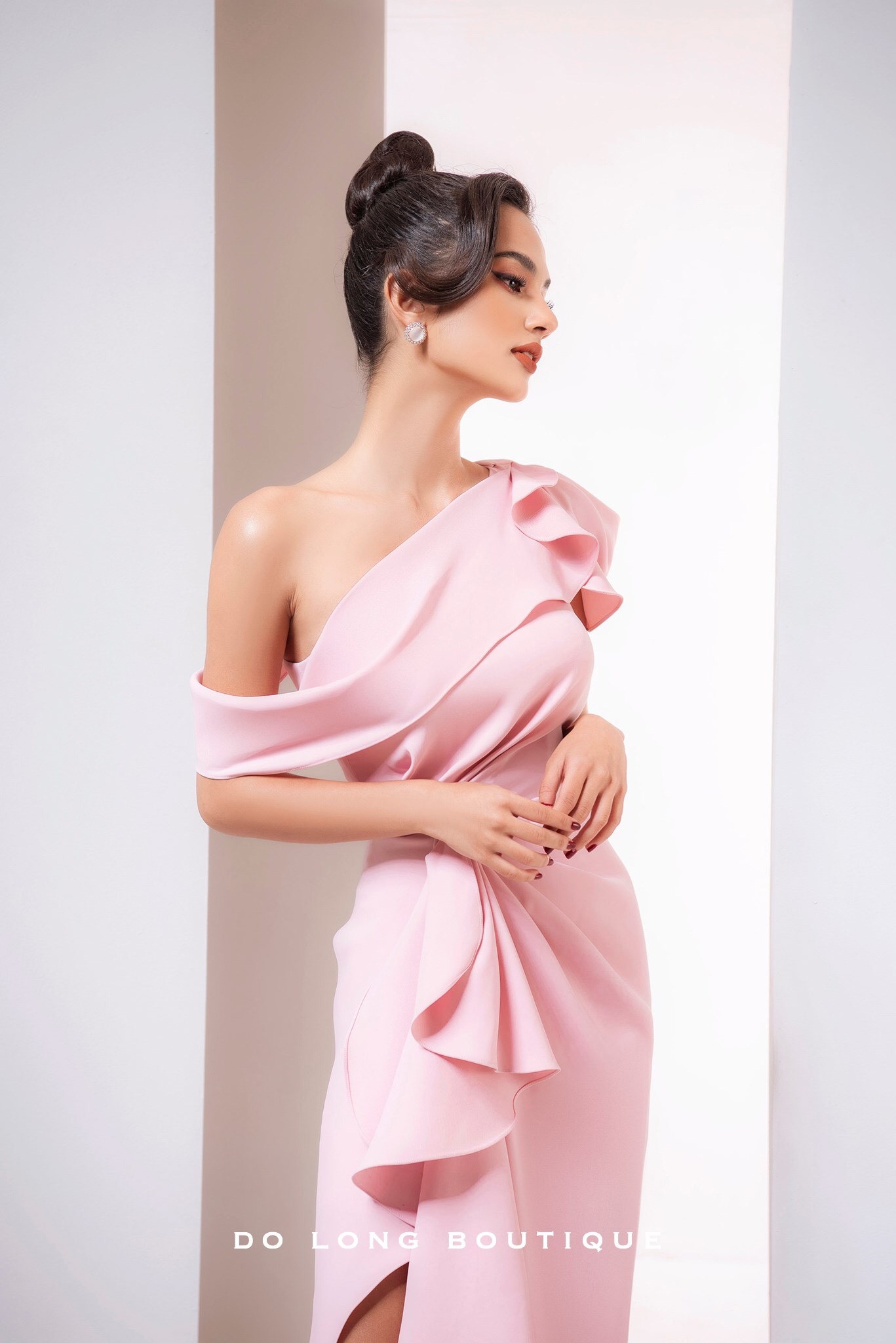 Đầm ôm body lệch vai bèo tay xếp ly eo (Vàng)