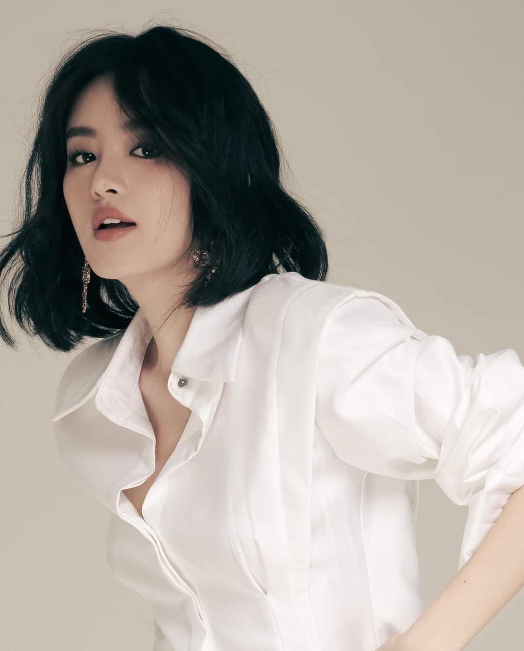 Set áo quần kiểu áo sơmi tay dài phối nút và quần short