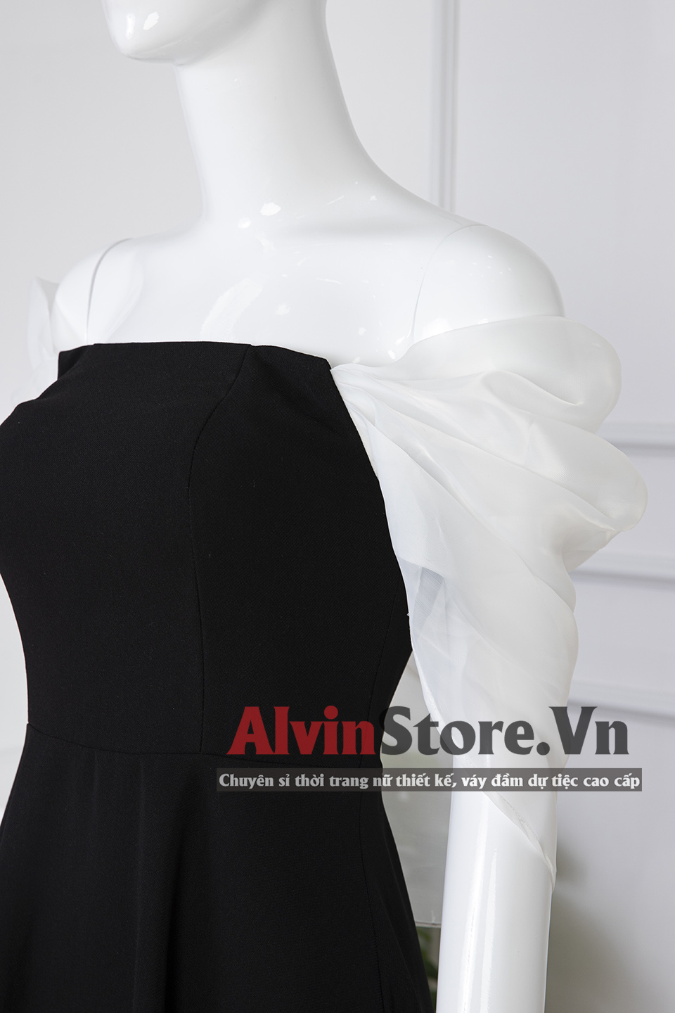 Đầm xoè kiểu cúp ngực phối tay voan kiếng