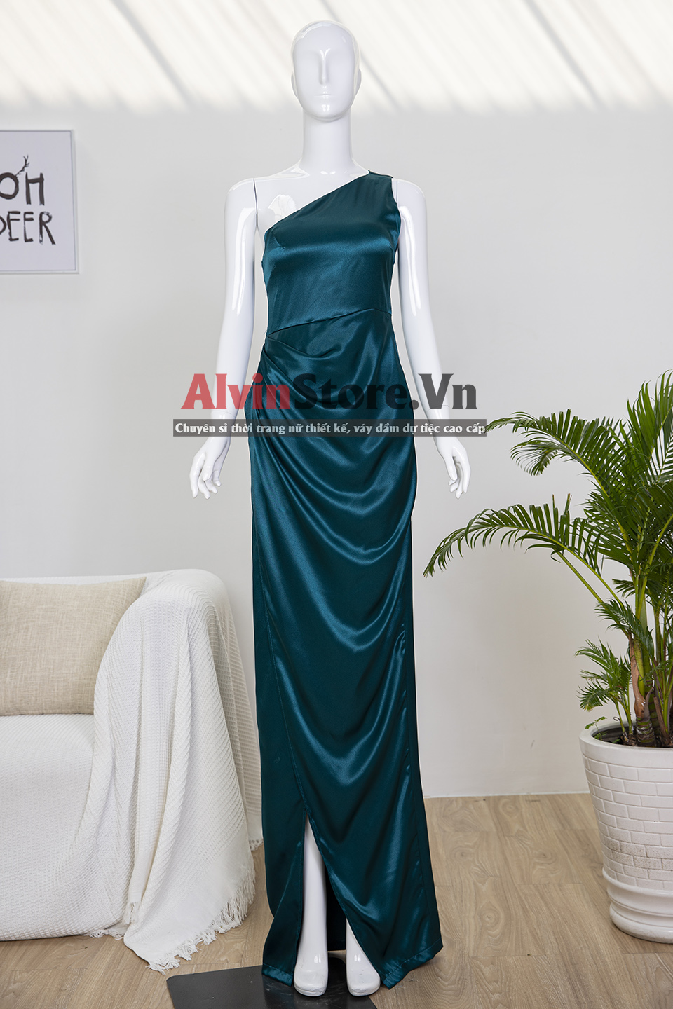 Đầm dạ hội kiểu lệch vai chéo tà