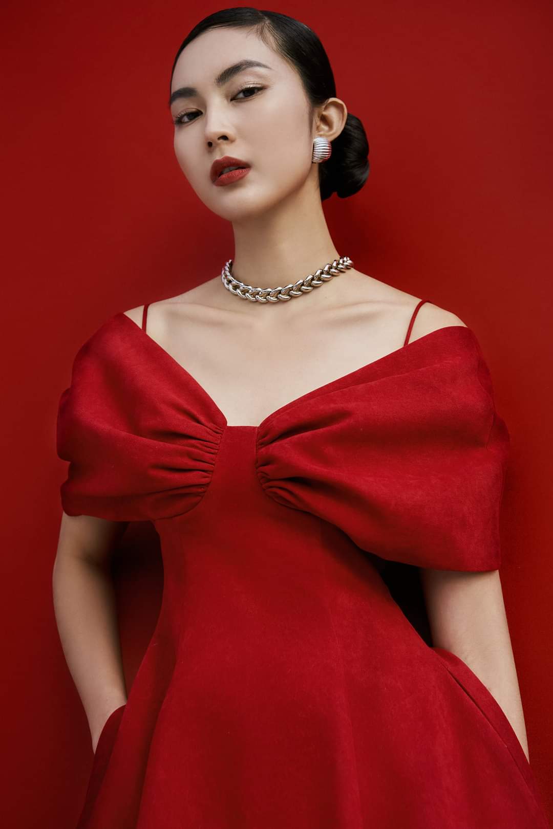 Đầm dáng xòe hai dây hở vai ngang phối nơ (Xanh)