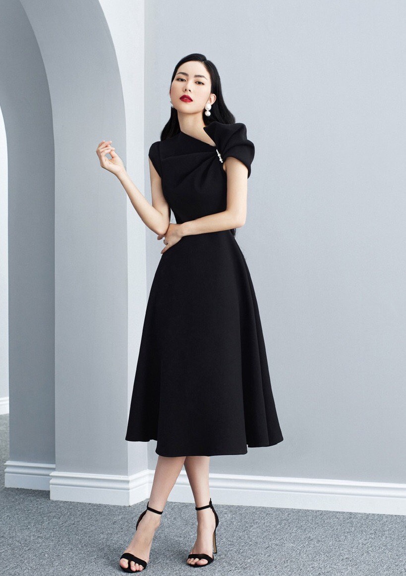 Đầm xòe kiểu lệch vai xếp nơ phối ngọc