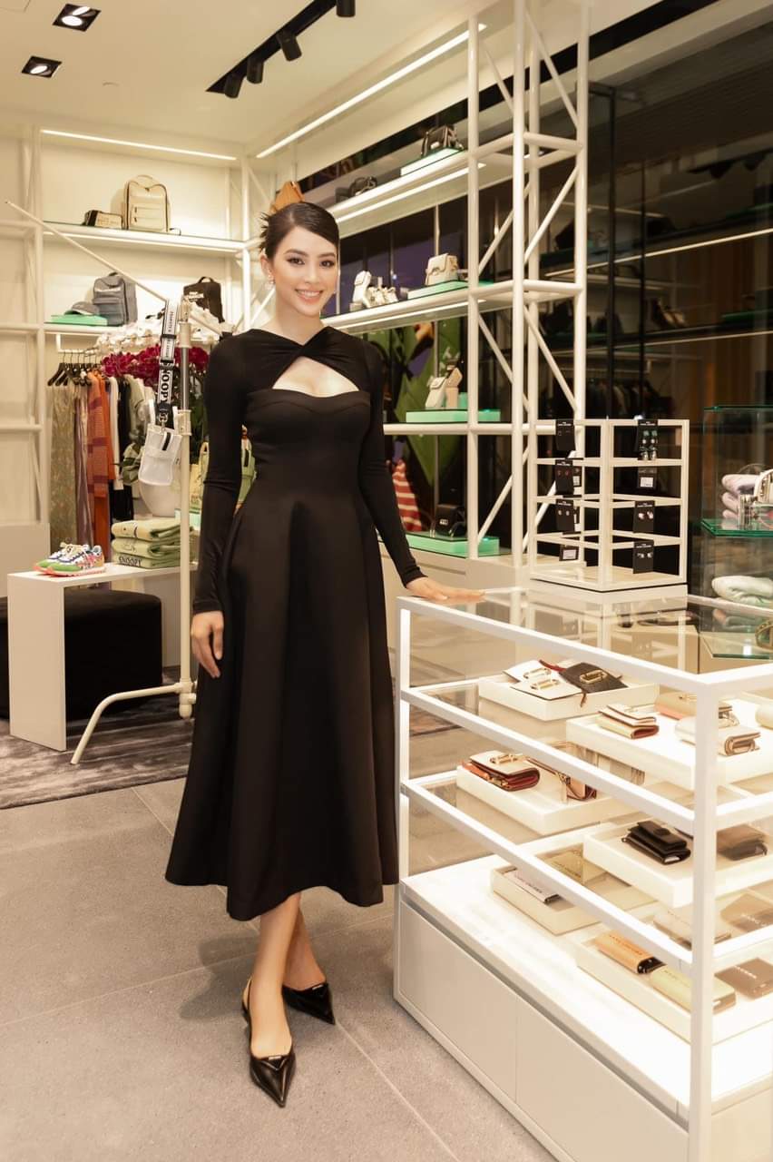 Đầm xòe dáng dài cúp ngực phối tay dài