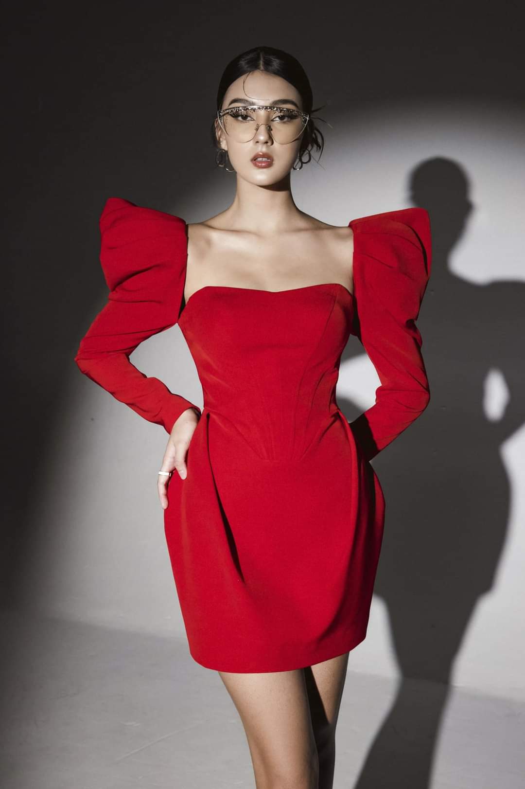 Đầm ôm body cúp ngực tay dài phồng ( Trắng )