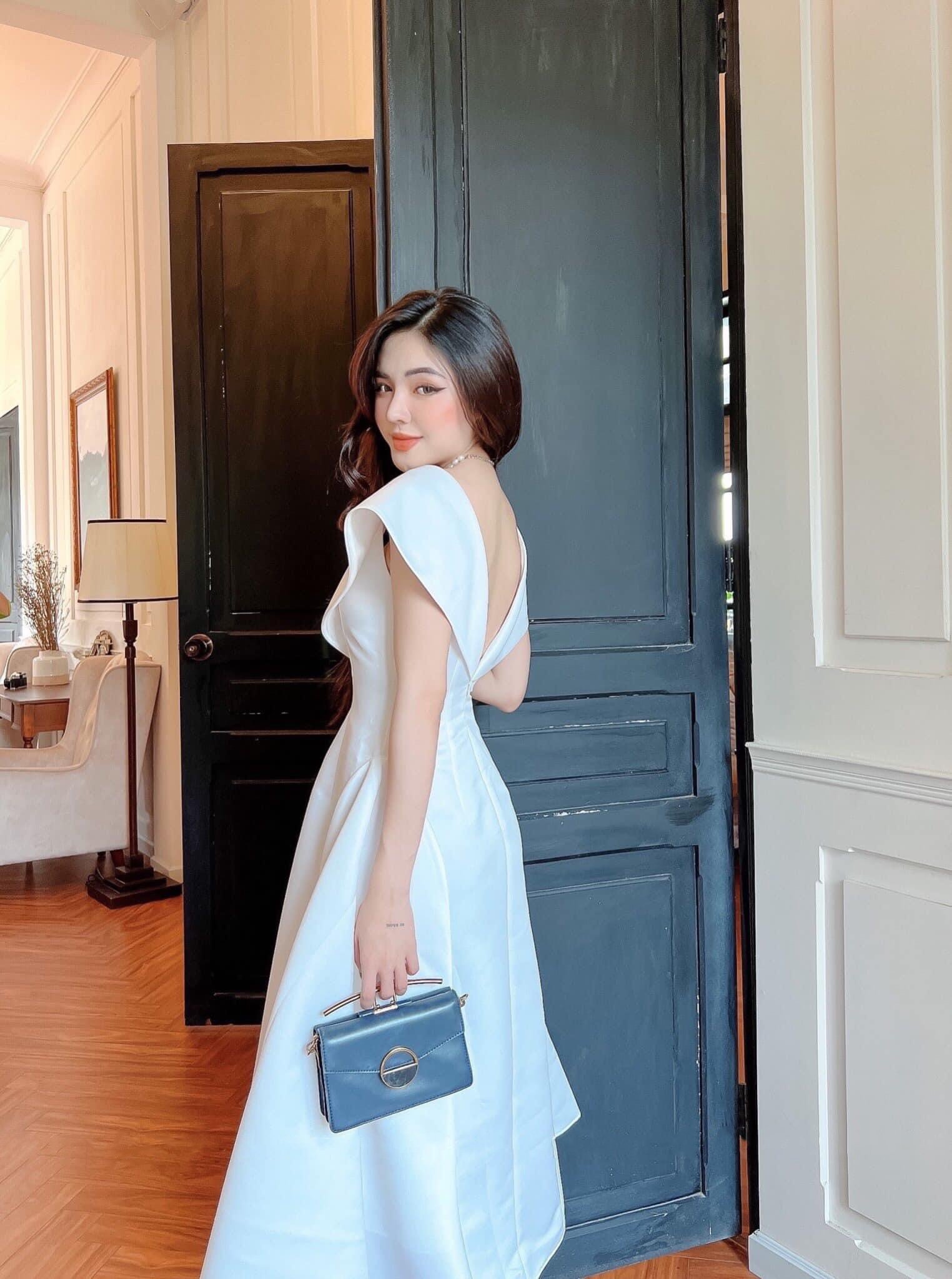 Đầm xòe dáng dài cổ V phối tay dự tiệc