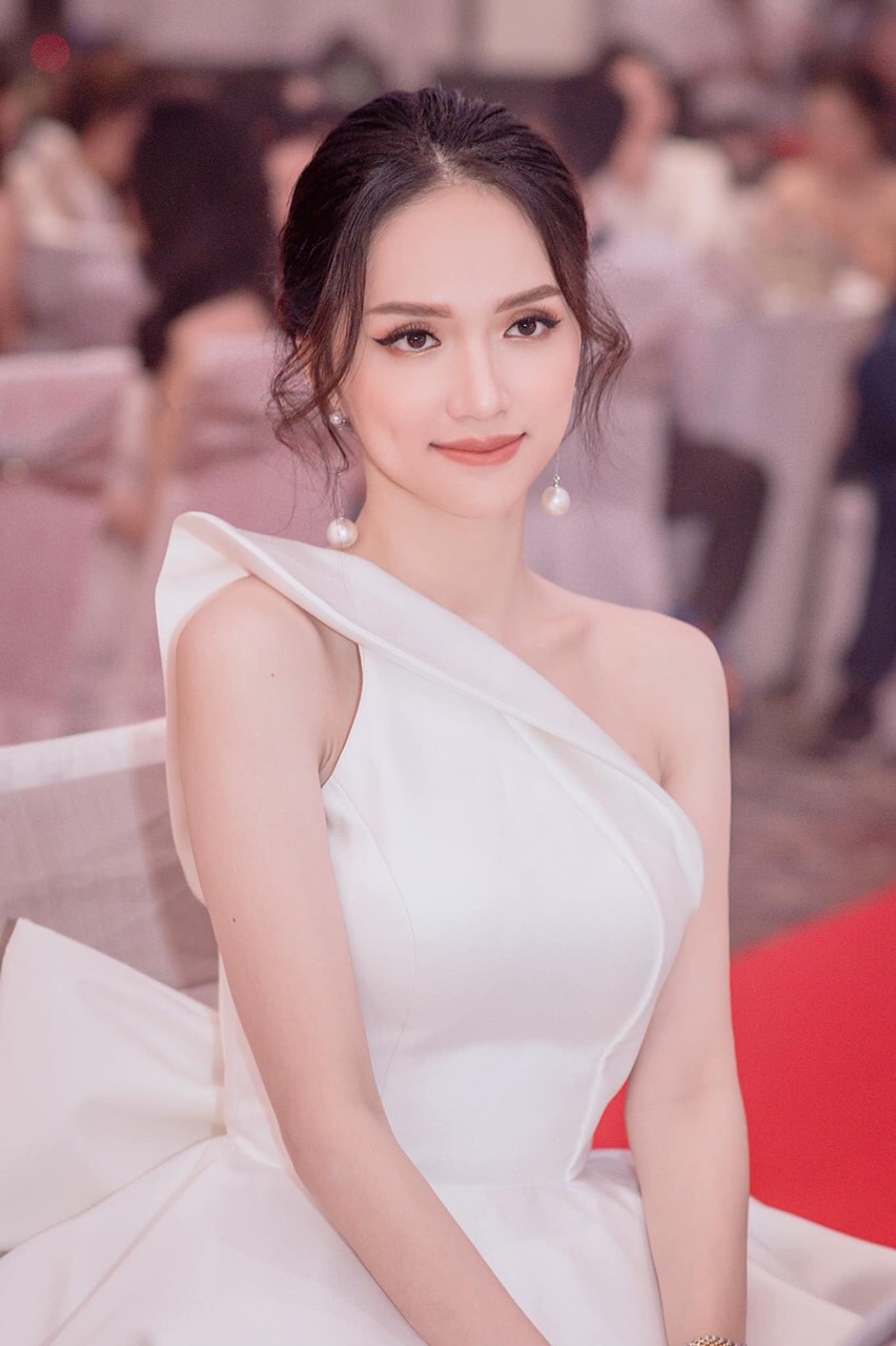 Đầm xoè kiểu lệch vai phối nơ sau cực sang trọng