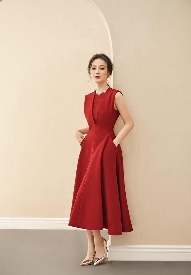 Đầm xòe kiểu sát nách phối ren 2 túi (Đen)