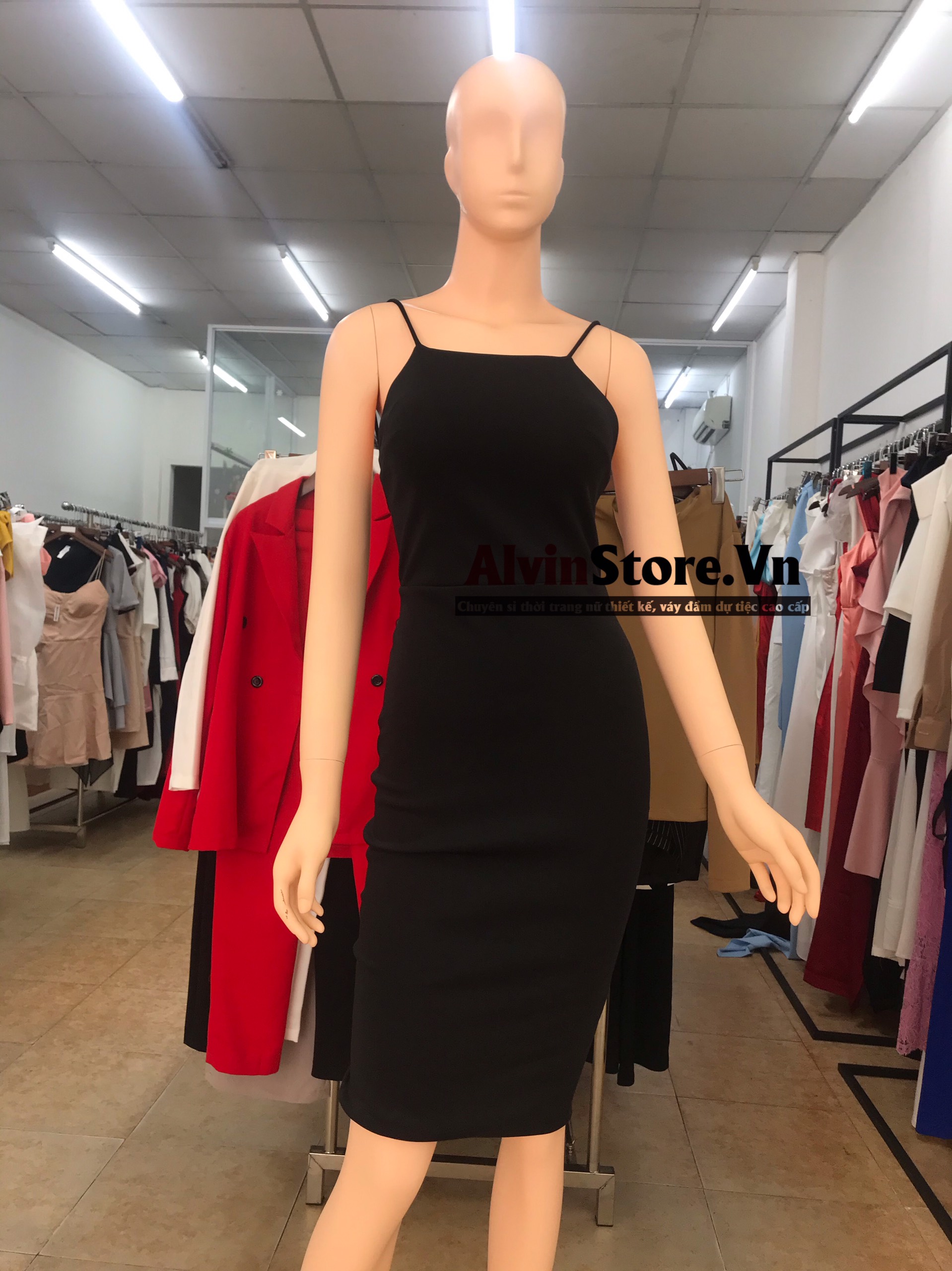 Đầm Ngọc Trinh ôm body kiểu hở lưng hai dây (đen)