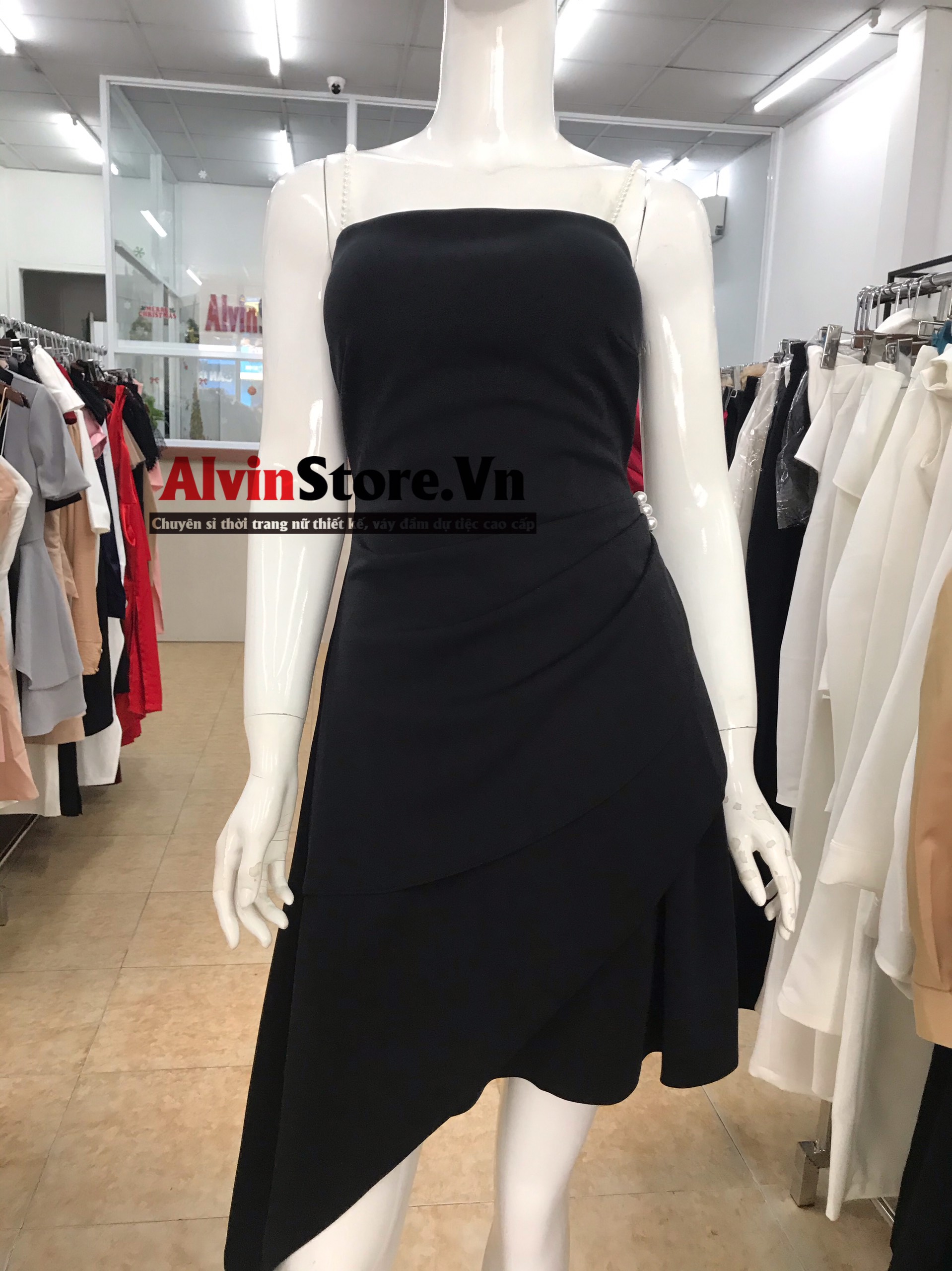 Đầm xòe kiểu hai dây cúp ngực xéo lai (Đen)