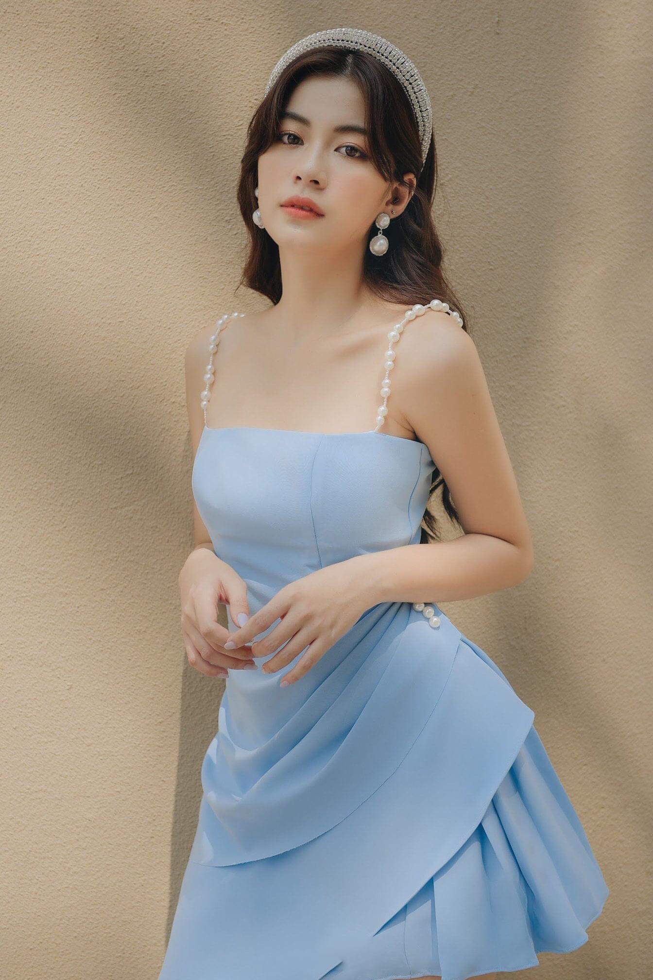 Đầm xòe kiểu hai dây cúp ngực xéo lai (Xanh)