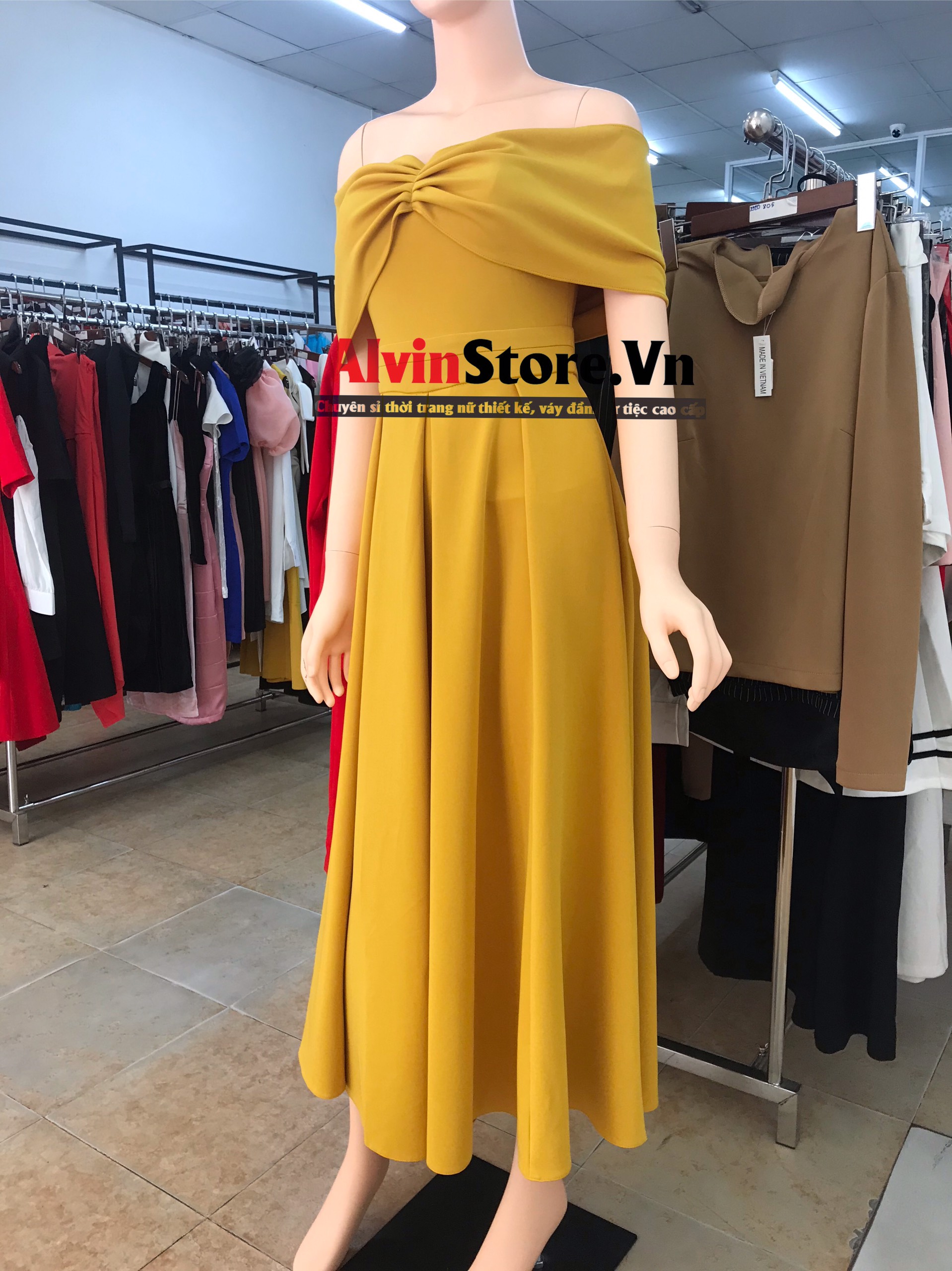 Đầm xoè dài hở vai ngang xếp ly ngực (Nude)