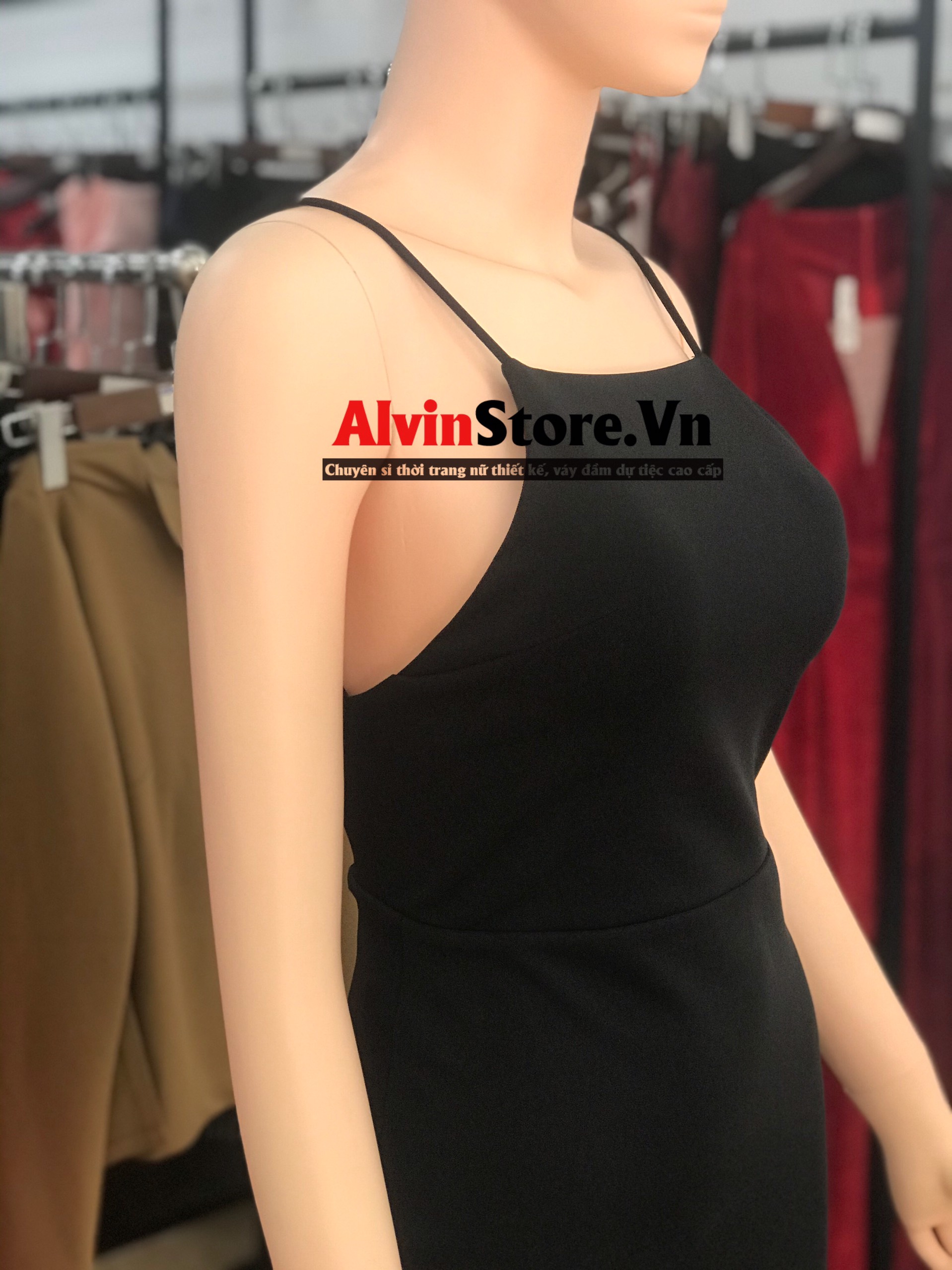 Đầm Ngọc Trinh ôm body kiểu hở lưng hai dây (đen)