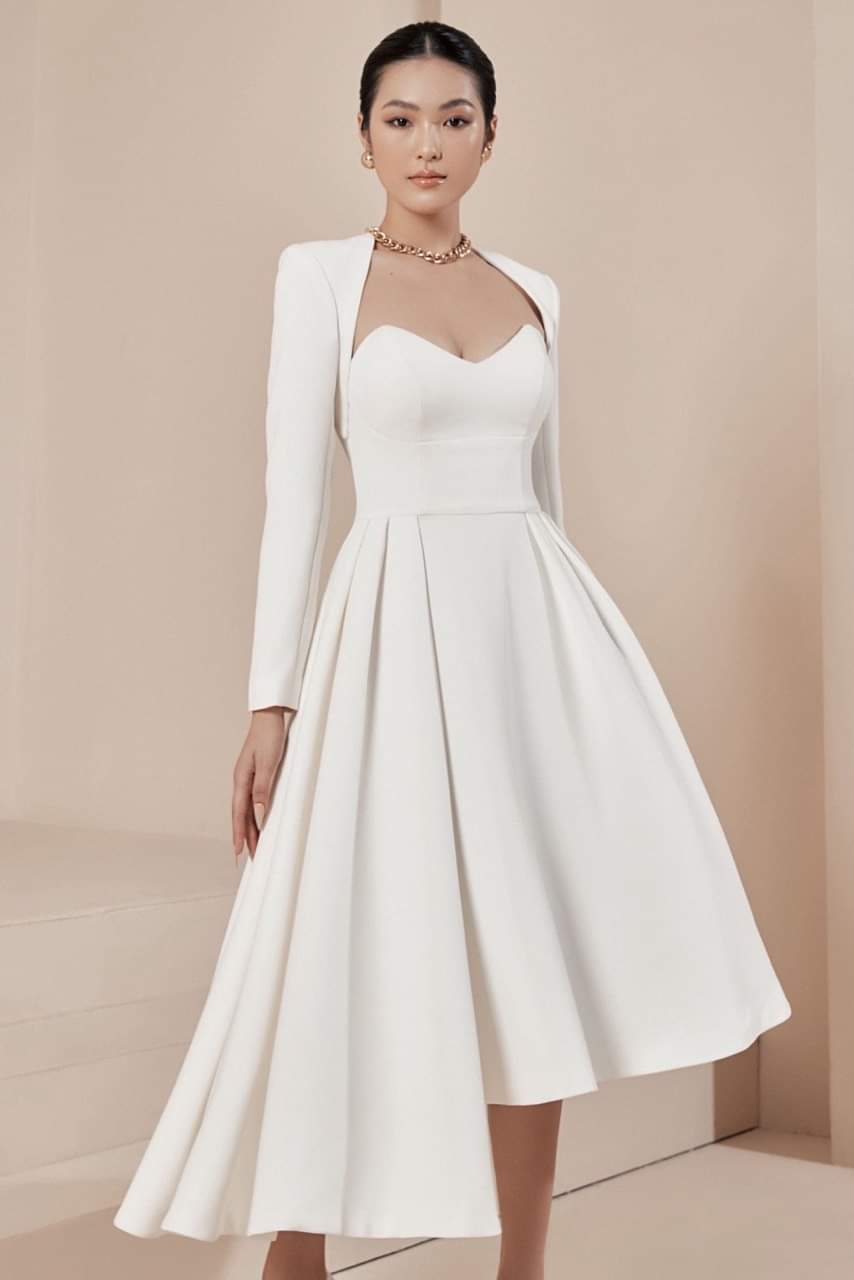 Đầm xòe tay dài cúp ngực hở lưng