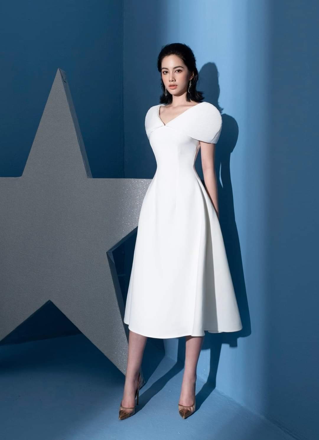 Đầm dáng xòe cổ V vai ngang phối tay xếp ly