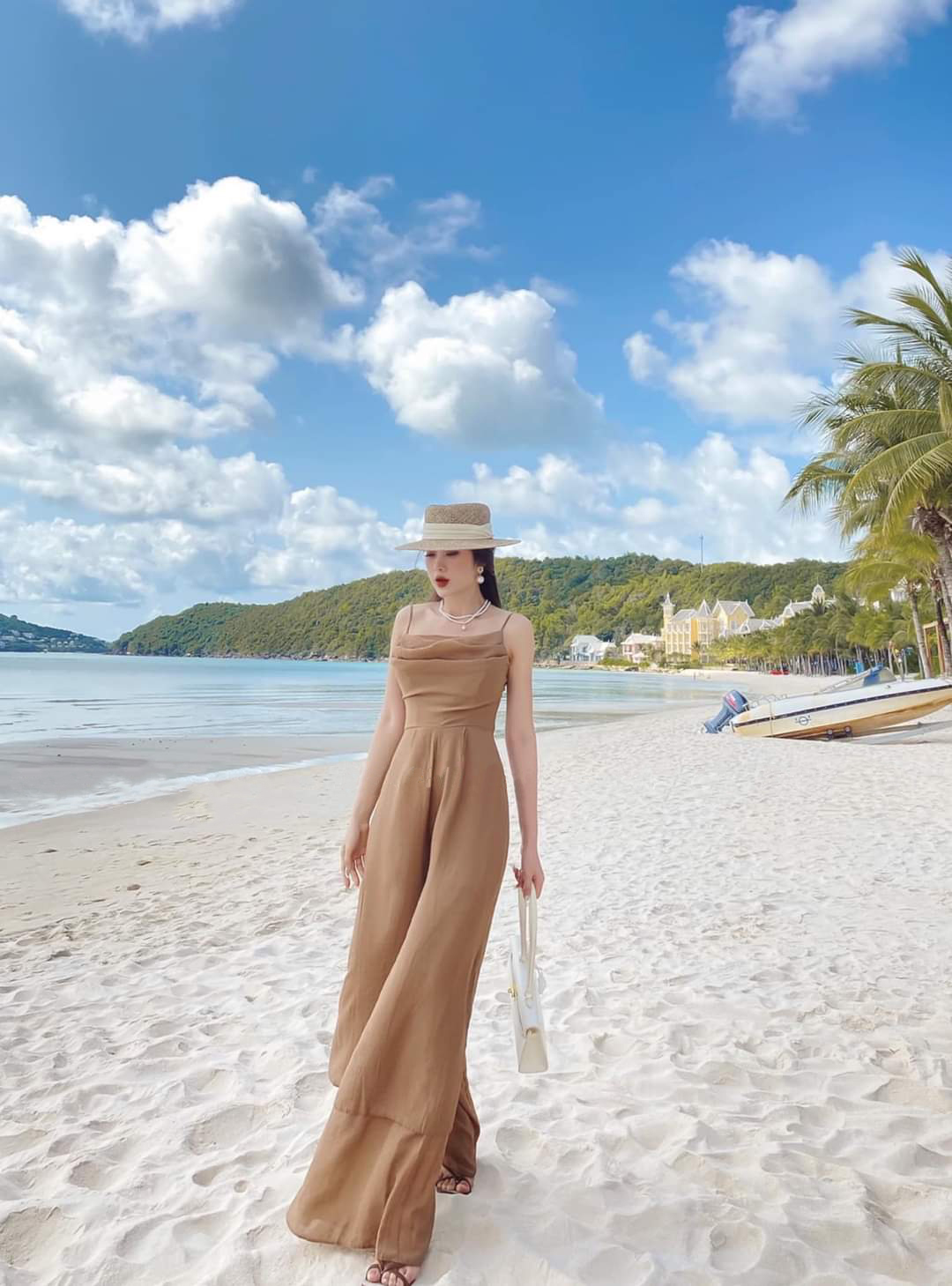 Jumpsuit dài ống loe rộng hai tầng áo hai dây cổ đổ (Đen)