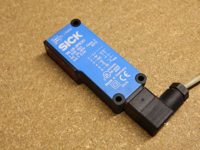 Cảm biến quang SICK WL18-3P630
