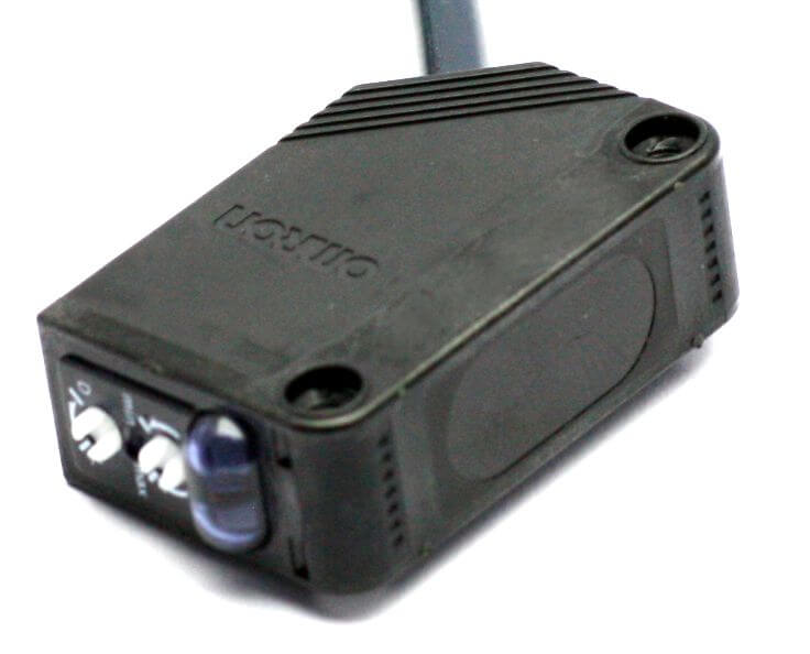 Cảm biến quang Omron E3Z-B81