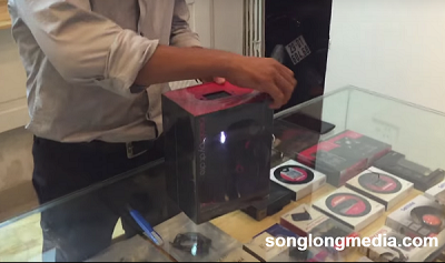Khách của songlongmedia khui hộp tai nghe Beats Mixr Màu đen chính hãng nhập khẩu USA 