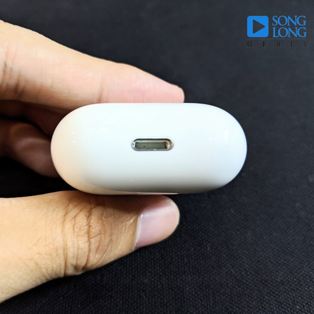 APPLE AIRPODS 2 (FULLBOX LIKE NEW)