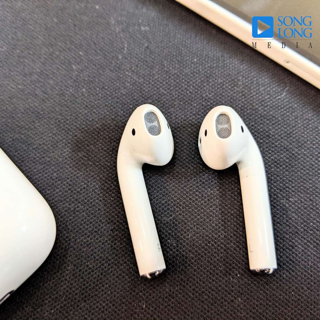 APPLE AIRPODS 2 (FULLBOX LIKE NEW)