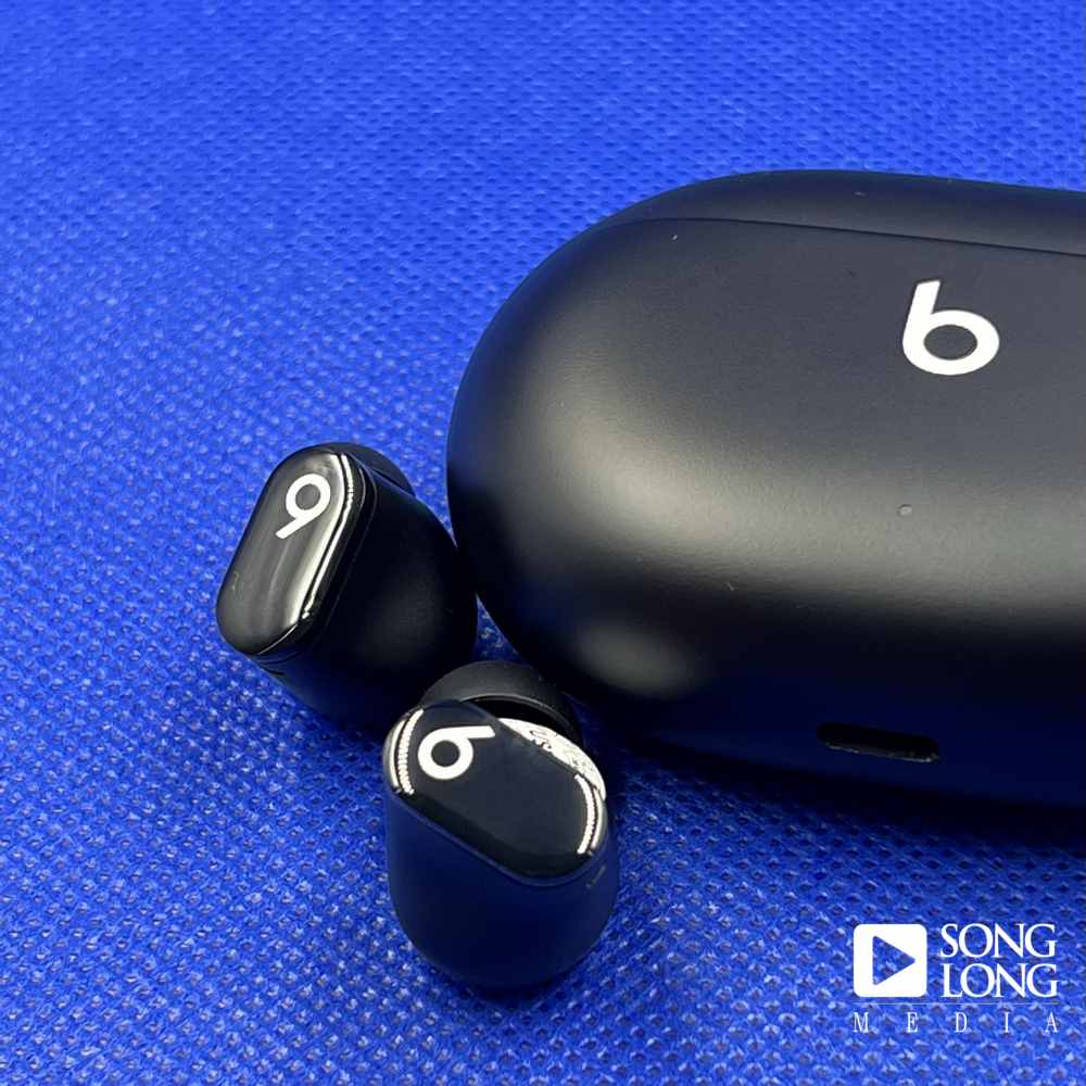 BEATS STUDIO BUDS (Like new)