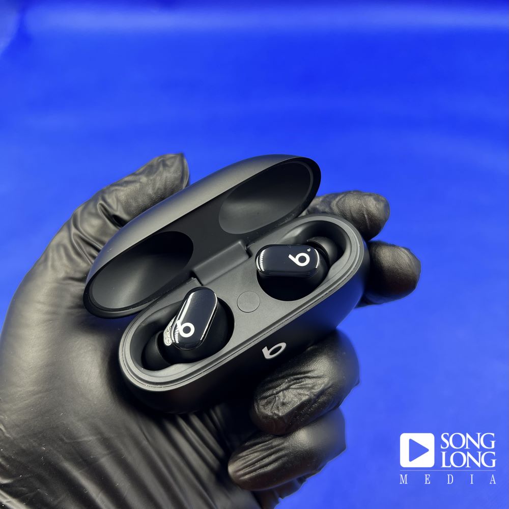 BEATS STUDIO BUDS (Like new)