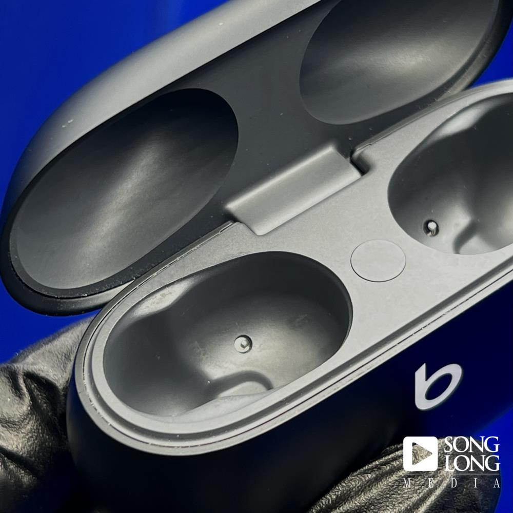 BEATS STUDIO BUDS (Like new)