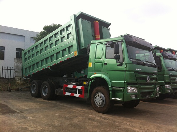 Kết quả hình ảnh cho xe Howo buổi tối