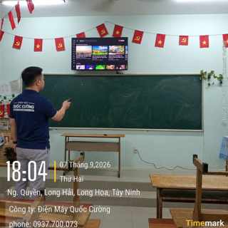 Lắp đặt Smart Tivi QLED Samsung 4K 55 inch QA55Q6FA tại Trường Nguyễn Chí Thanh, Long Hòa, Tây Ninh